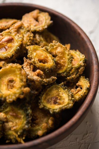 Karela Chips 또는 Bitter Gourd Fry는 건강에 좋은 간식 레시피입니다.