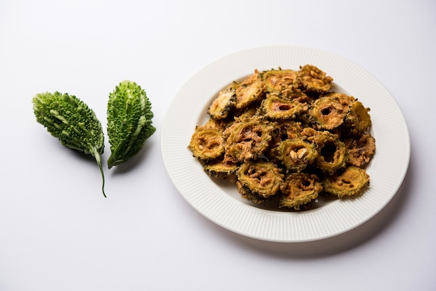 Karela Chips of Bitter Gourd Fry is een gezond snackrecept