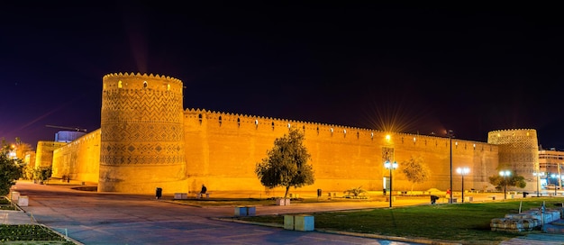 Photo karim khan citadel at night in shiraz iran