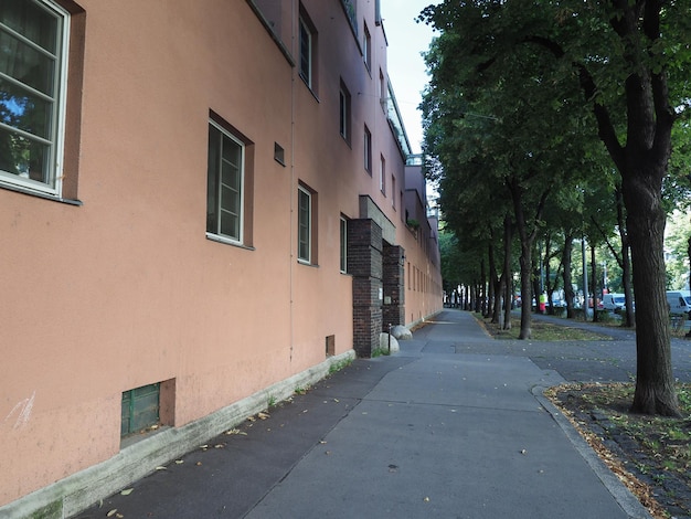 Здание KarlMarxHof в Вене