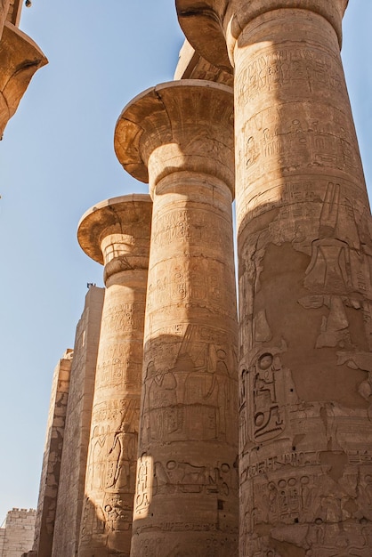 Karnak Tempel Kolossale sculpturen van het oude Egypte in de Nijlvallei in Luxor