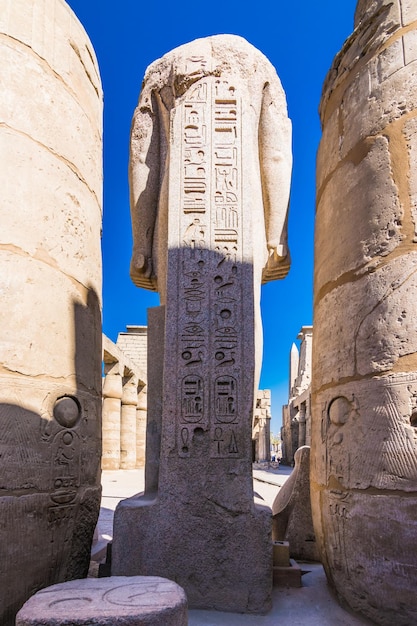 Foto il tempio di karnak è lussuoso