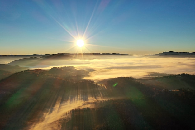 Karpatisch zonnig berglandschap