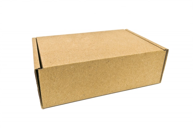 Kartonnen dozen voor bezorgservice, verplaatsen, pakket of geschenken geïsoleerd op een witte achtergrond