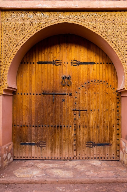 Kasbah Ait ben Haddou in Marokko met forten en traditionele lemen huizen