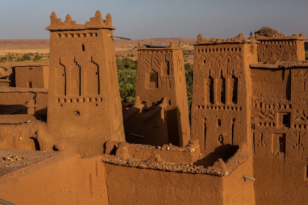 Kasbah Ait ben Haddou in Marokko met forten en traditionele lemen huizen