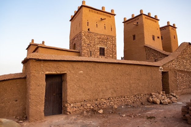 Kasbah Ait ben Haddou in Marokko met forten en traditionele lemen huizen