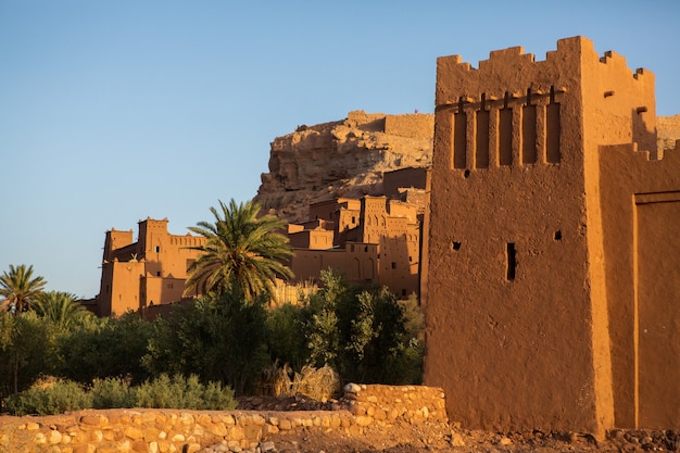 Kasbah Ait ben Haddou in Marokko met forten en traditionele lemen huizen