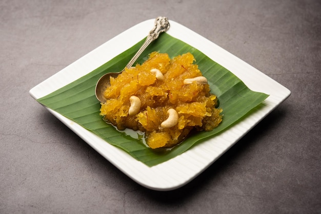 Kashi halwa of kasi halva is een van de klassieke en traditionele desserts van Karnataka gemaakt met Ash Gourd of witte pompoen of kaddu