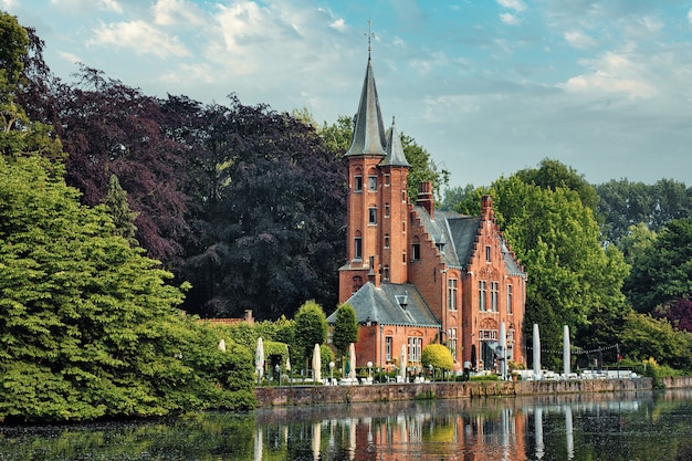 Kasteel minnewater restaurant aan minnewater meer in brugge belgië