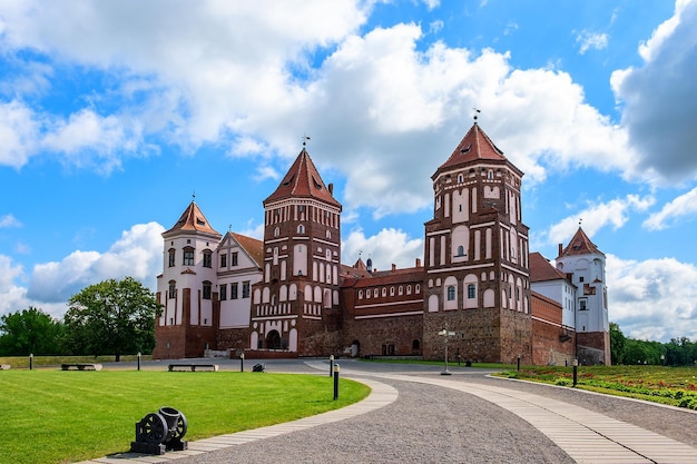 Kasteel Mir in het historische erfgoed van de Minsk-regio van het UNESCO-werelderfgoed van Wit-Rusland