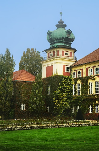 Kasteel van graaf Pototskiy in Lantsut, Oost-Polen