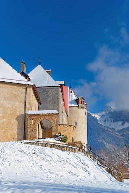 Kasteel van Gruyeres in Zwitserland, gelegen in het middeleeuwse stadje Gruyeres, Fribourg, is een van de beroemdste in Zwitserland. Het is een Zwitsers erfgoed van nationaal belang