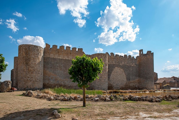 Kasteel van het middeleeuwse dorp Uruena Valladolid