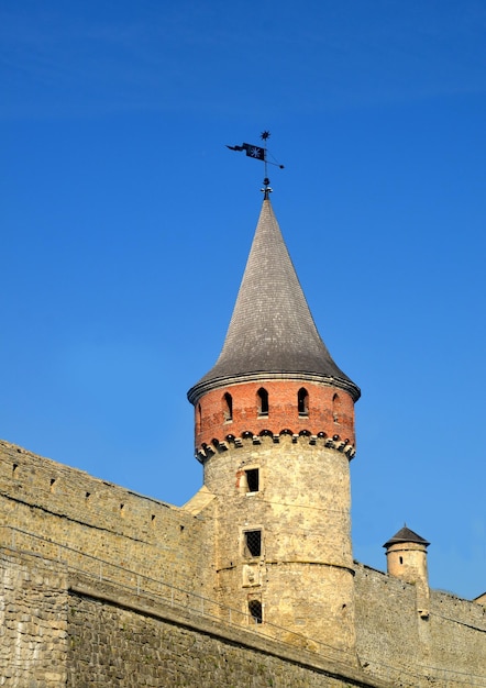 Kasteelmuur en toren Middeleeuws vestingwerk