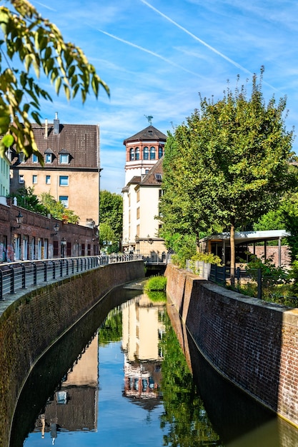 Kasteeltoren Schlossturm in de oude binnenstad van Düsseldorf in Noordrijn-Westfalen, Duitsland