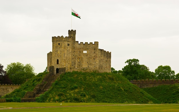 Kasteelwachttoren op de heuvel in Cardiff, Wales