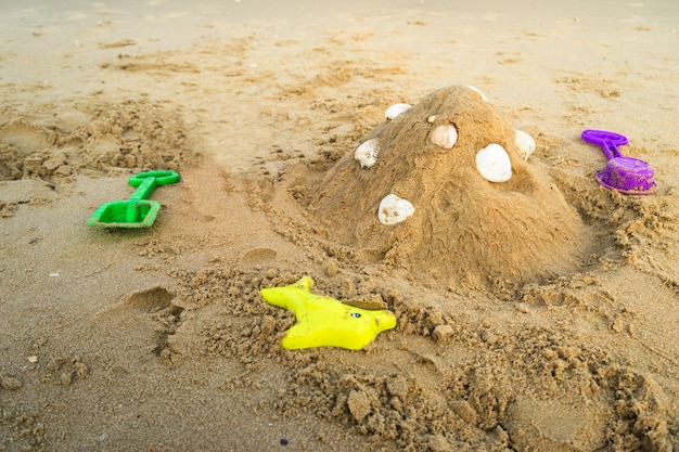 kastelen zand spelen vakantie hobby genieten van plezier gelukkig