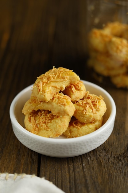 Kastengel of kue keju is Nederlands beïnvloed Indonesisch kaaskoekje