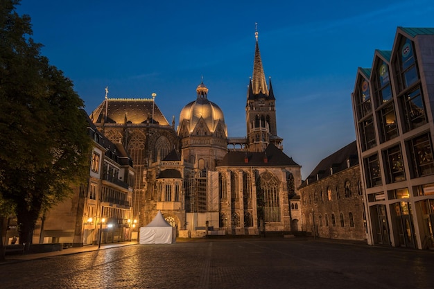 Kathedraal van Aken op het blauwe uur