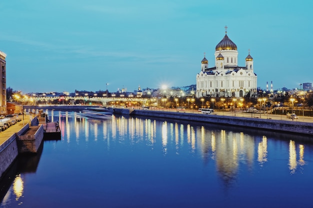 Kathedraal van Christus de Verlosser beroemde landschapsmening Panoramisch 's nachts met prachtig licht van Moskou, Rusland