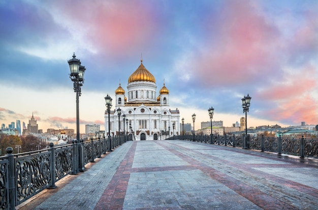 Kathedraal van Christus de Verlosser en Patriarchbrug in Moskou