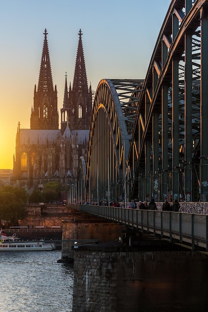 Kathedraal van Keulen bij zonsondergang