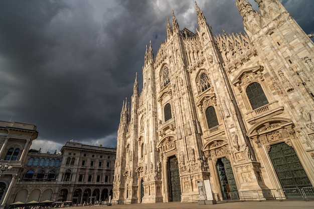 Kathedraal van Milaan of Duomo di Milano in het stadscentrum in Italië.
