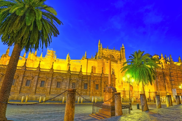 Kathedraal van Saint Mary of the See (Catedral de Santa Maria de la Sede), beter bekend als de kathedraal van Sevilla