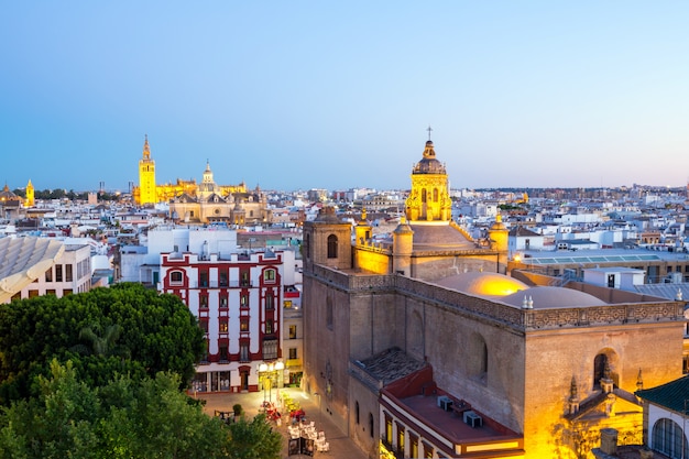 Kathedraal van Sevilla en stadsbeeld van Spanje