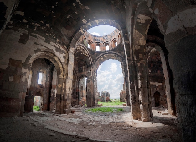 Kathedraal van Talin in de provincie Aragatsotn, Armenië.