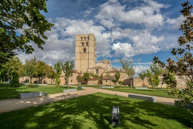 Kathedraal van Zamora in Spanje door Via de la Plata weg naar Santiago