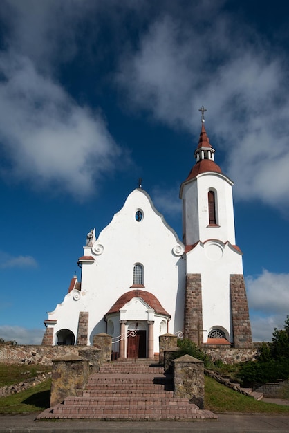 Katholieke kerk van Onze-Lieve-Vrouw van de Rozenkrans in het dorp Soly Wit-Rusland