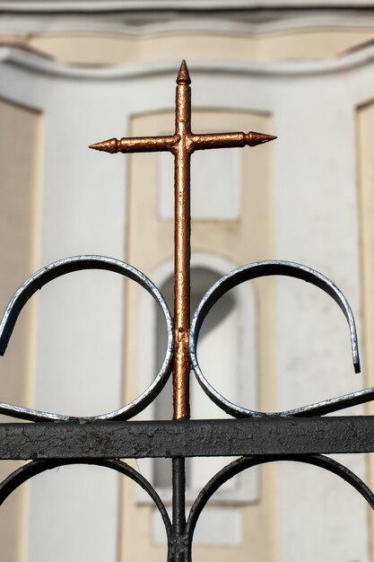 Katholieke kruisen bij het Katholieke kerkgebouw