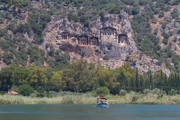 Kaunian rotsgraven in Dalyan Ortaca Turkije