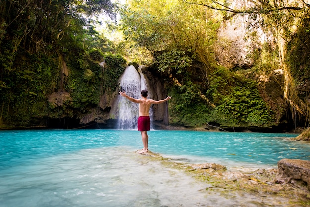 Foto kawasan falls a cebu, filippine