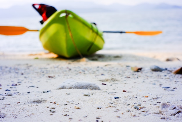 Photo kayak on the sand beautiful tropical beach gulf of thailand.