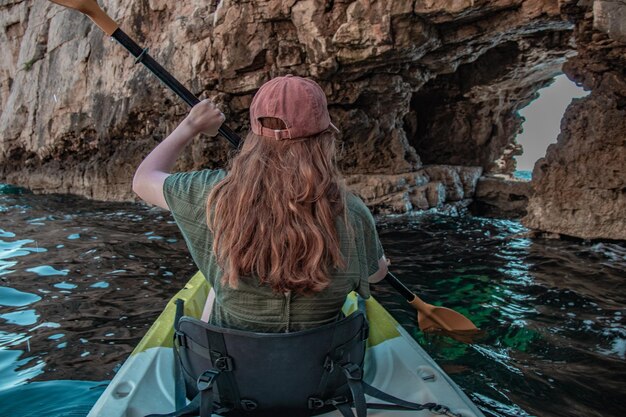 Foto pescare in kayak in mare