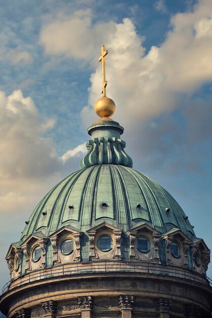 Foto cattedrale di kazan nella città di san pietroburgo