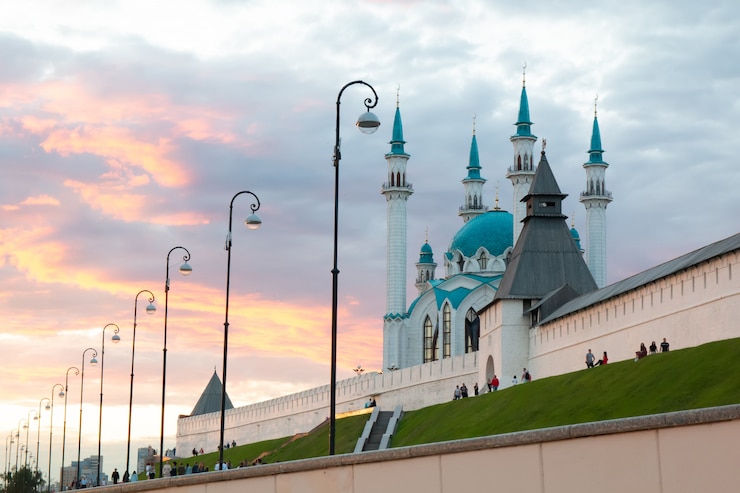Казанский Кремль и мечеть Кул Шариф в Казанском Кремле на закате.