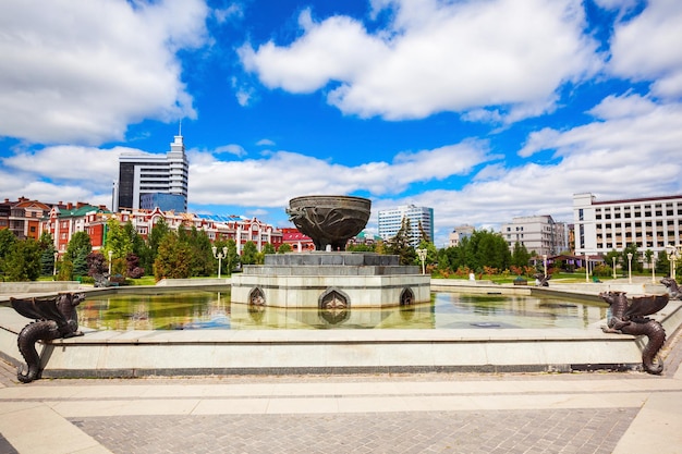 Kazan, Rusland - 30 juni 2016: Fontein Monument in het Millennium Park van Kazan. Het is gelegen in het centrum van Kazan, de hoofdstad van de Republiek Tatarstan in Rusland.