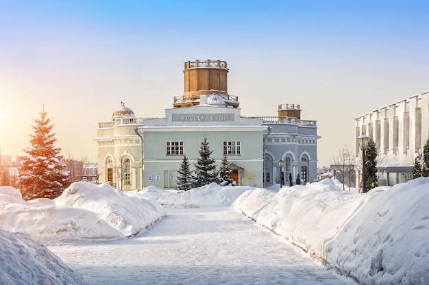 Kazan University Observatory in Kazan op een winterochtend