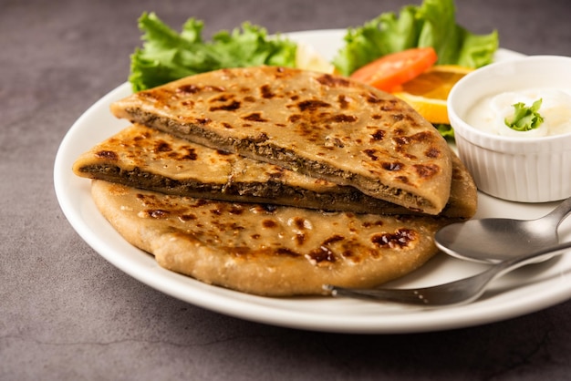 Keema paratha kip- of schapenvlees gehakt gevuld flatbread