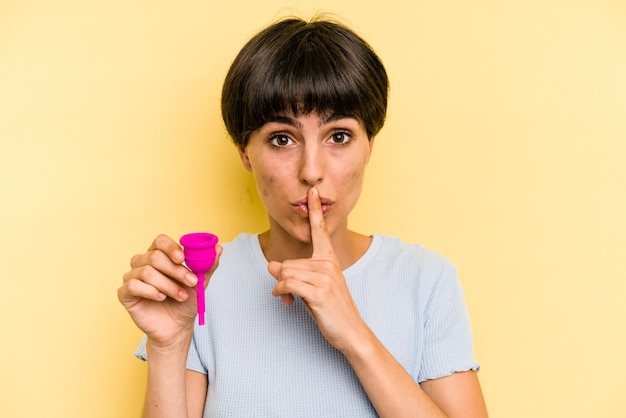 Foto mantenere un segreto o chiedere silenzio