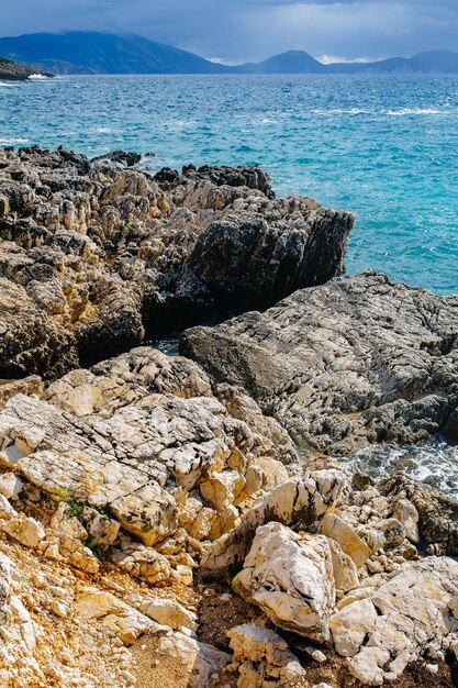 Kefalonia-eiland met zonneschijn en heldere hemel