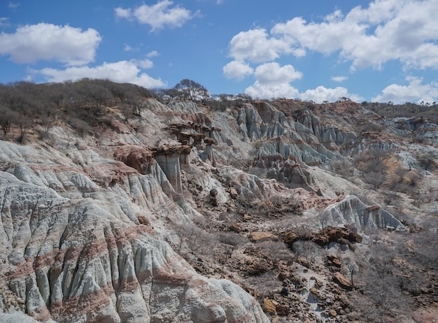 Kelabba Madja op sabu eiland Indonesië kleurrijke rotsheuvels