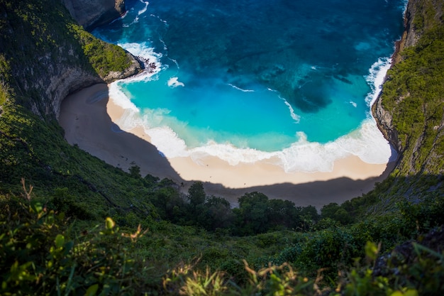 Kelingking strand op het eiland Nusa Penida in Indonesië