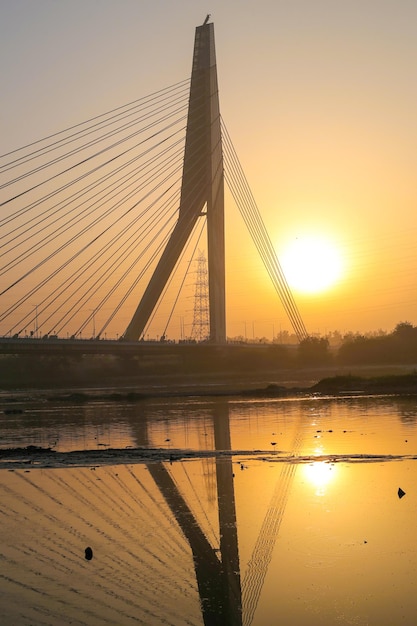 kenmerkende brug in de avondweergave, Delhi India