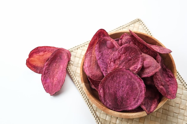 Keripik Ubi Ungu of zoete aardappelchips Indonesische traditionele snack