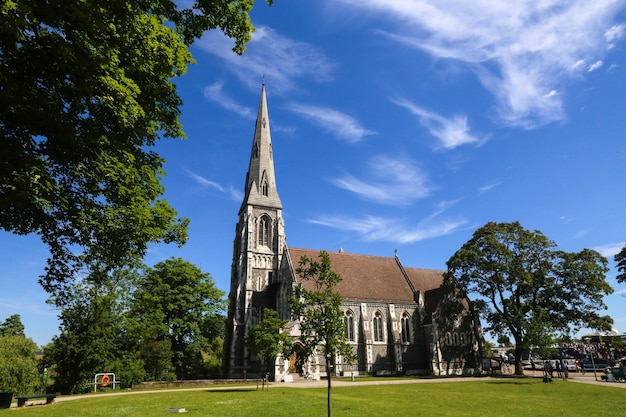 Kerk tegen de hemel